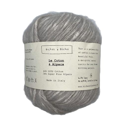 Biches et Buches Le Coton et Alpaca Yarn Soft Grey Beige
